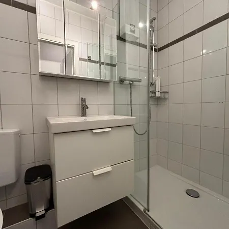 Vier Jahreszeiten, 3.36 Apartment